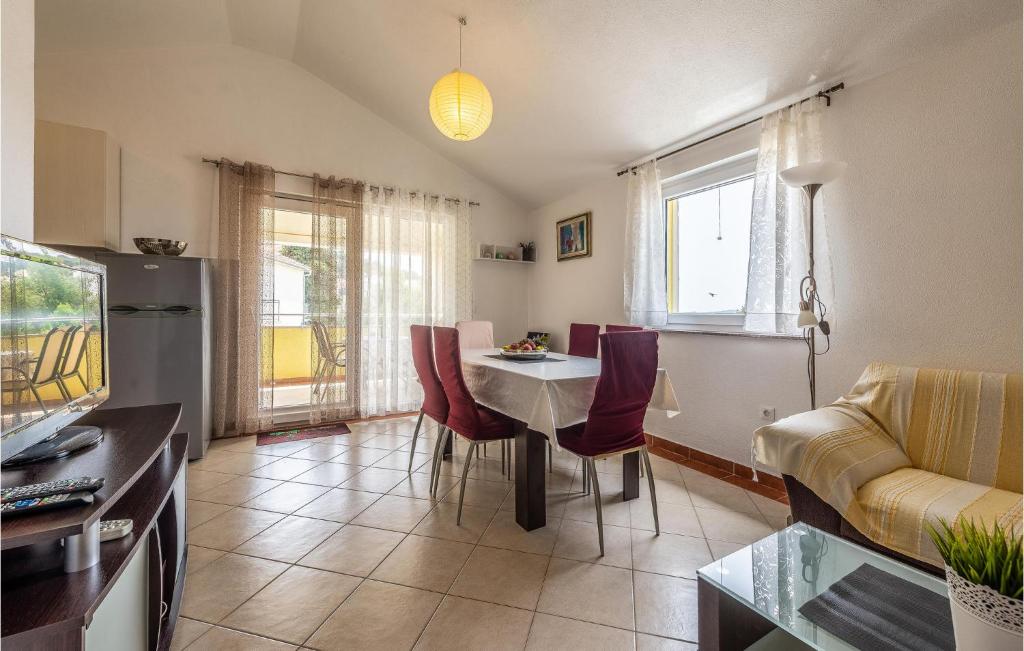 Kuchyňa alebo kuchynka v ubytovaní Apartment Sibenska Vi