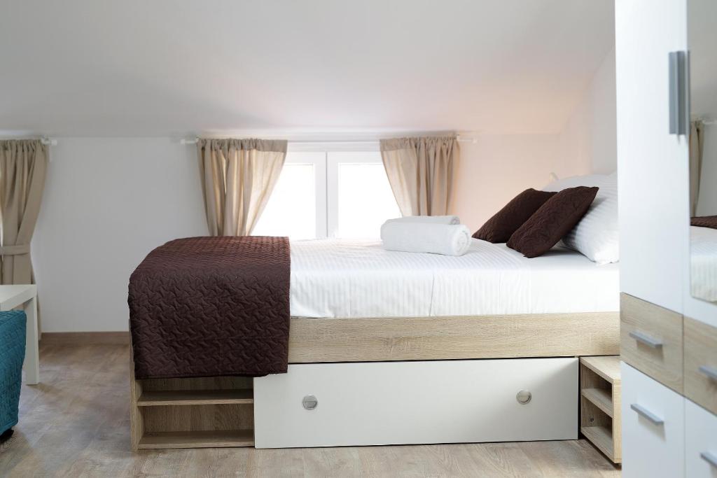 Posteľ alebo postele v izbe v ubytovaní Centrally located studio apartment Seagull
