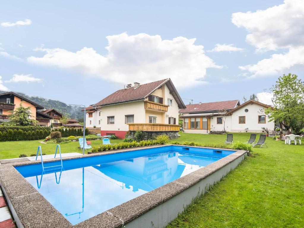 トレーポラッハにあるApartment in Tr polach Carinthia with poolの家庭のスイミングプール