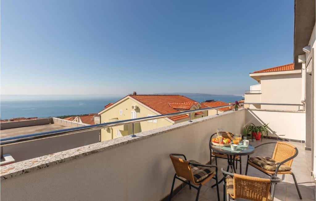 Two-Bedroom Apartment Makarska With Sea View 06