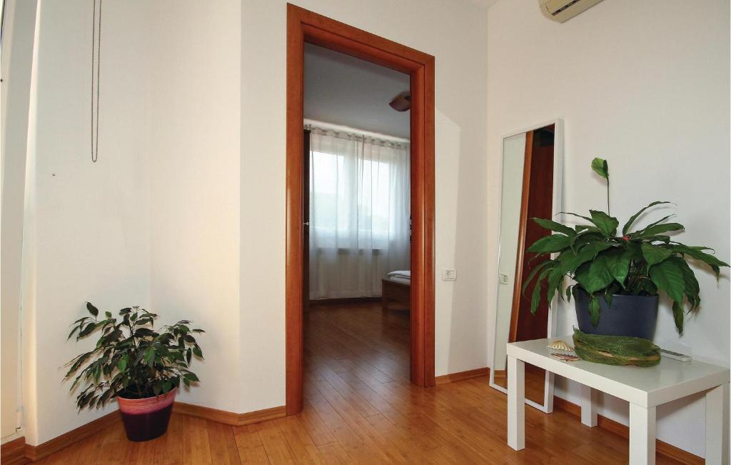 Zdjęcie z galerii obiektu 4 Bedroom Awesome Home In Umag w mieście Murine