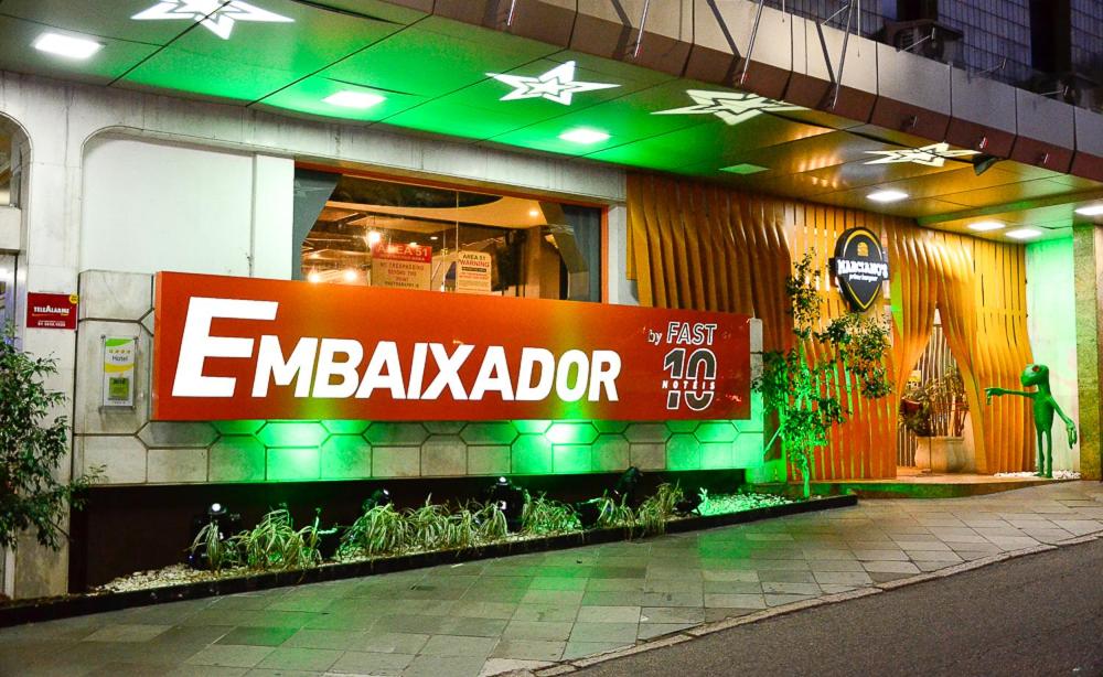 a store with a sign on the side of a building at Embaixador Hotel e Centro de Eventos - by Fast10 Hotéis in Porto Alegre