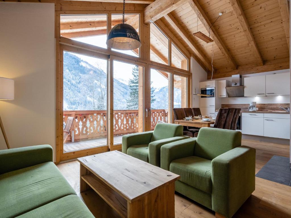 Kuchyň nebo kuchyňský kout v ubytování Chalet with garden in the forest in the Pinzgau