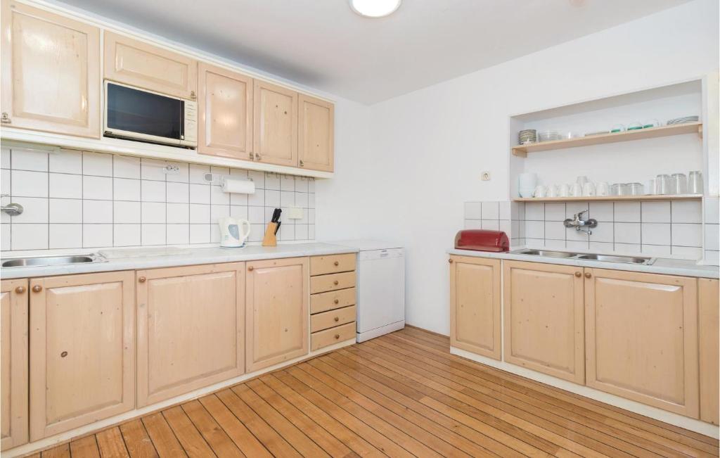 Kuchnia lub aneks kuchenny w obiekcie Holiday Home Ul,biskupa Josipa Marcelica Cr