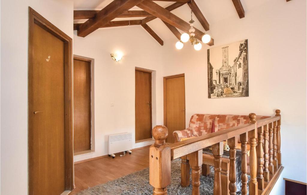 Fotografie z fotogalerie ubytování Three-Bedroom Holiday Home In Dicmo v destinaci Jadrići