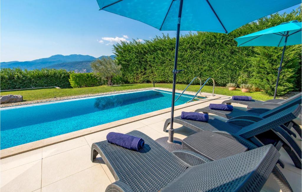 Baseinas apgyvendinimo &#x12F;staigoje Stunning Home In Rijeka With Private Swimming Pool, Can Be Inside Or Outside arba netoliese