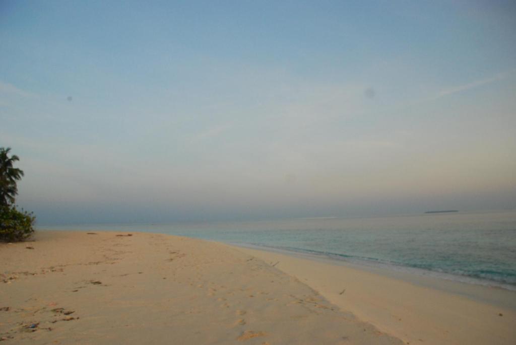 a sandy beach with the ocean in the background at PRIV Fodhdhoo in Fodhdhoo