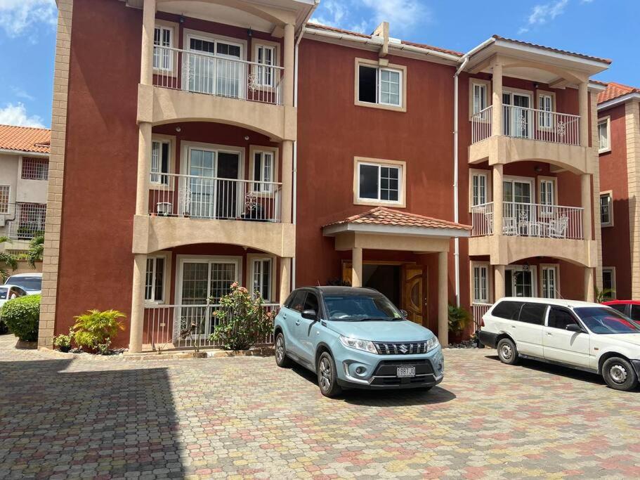 Spacious, Homely 2bedroom, Waterloo Kingston, Kingston (updated prices