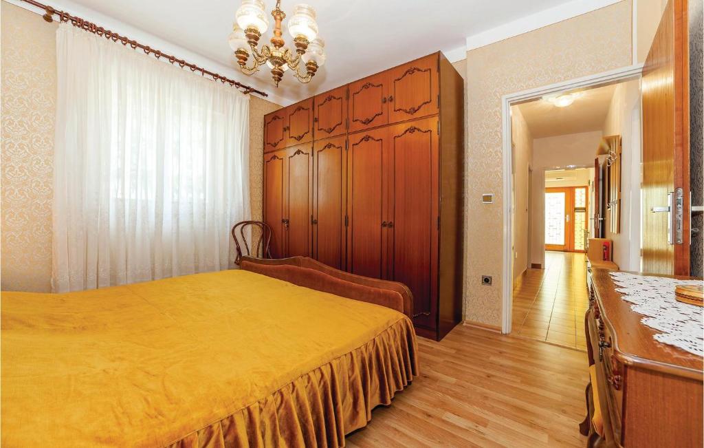 Postel nebo postele na pokoji v ubytování Nice Apartment In Crikvenica