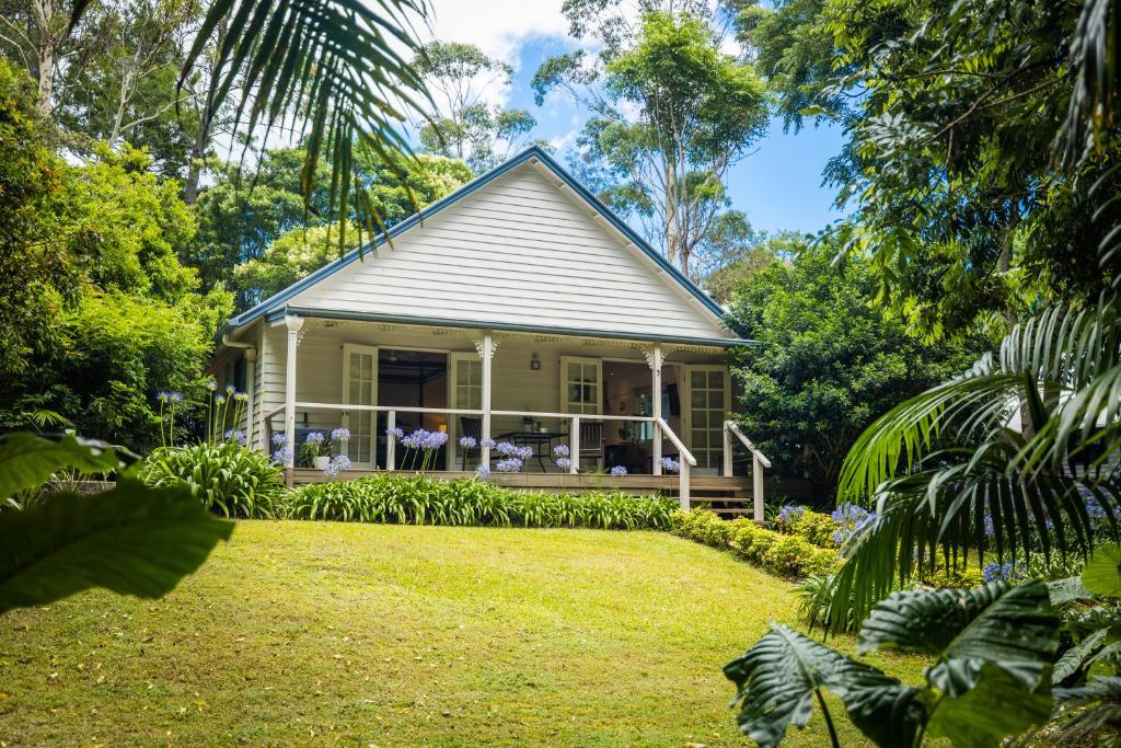 Romantic Cottage, Tamborine Mountain - Housity