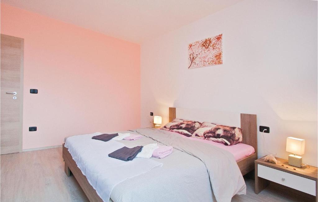 Łóżko lub łóżka w pokoju w obiekcie Apartment Orbanici 03