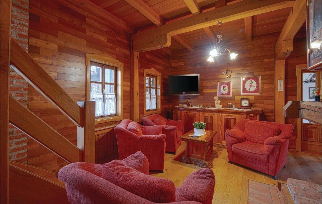 Posezení v ubytování Gorgeous Home In Ludbreg With Sauna