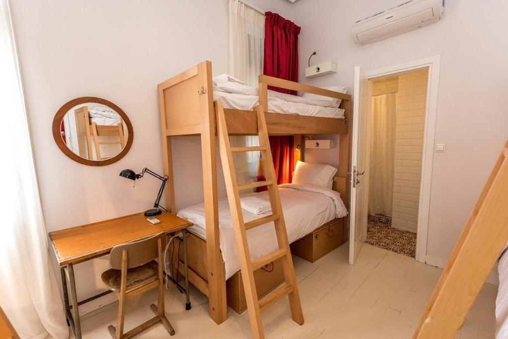Postel nebo postele na pokoji v ubytování City Circus Athens