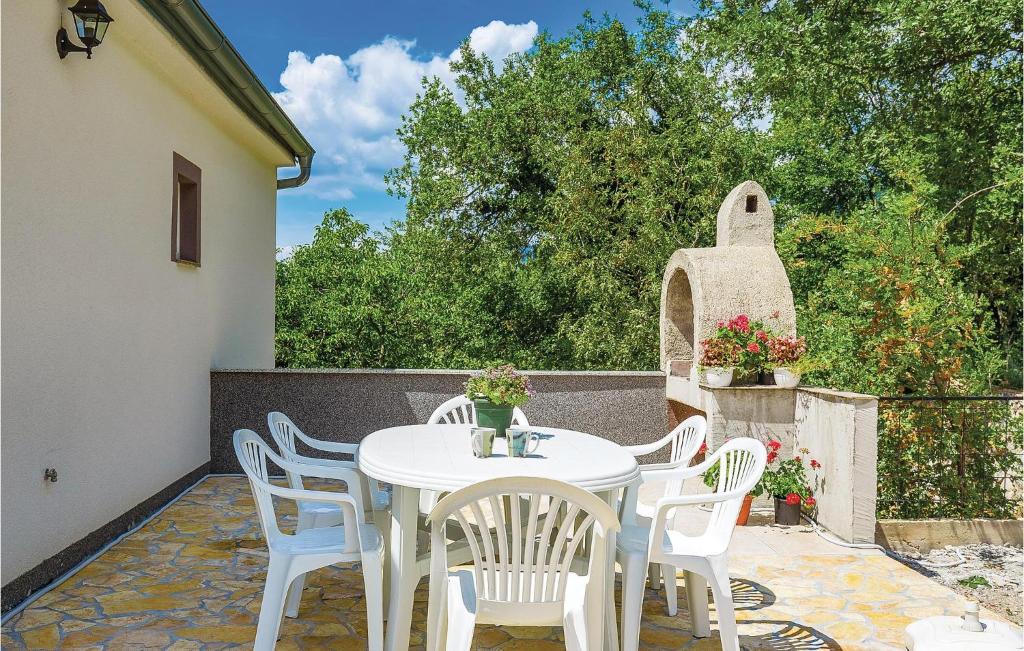 Zahrada ubytování 2 Bedroom Awesome Apartment In Grizane