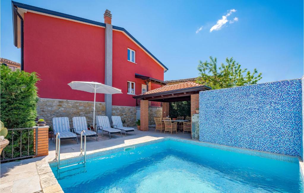 a swimming pool in the backyard of a house at 2 Bedroom Amazing Apartment In Vizinada in Vižinada