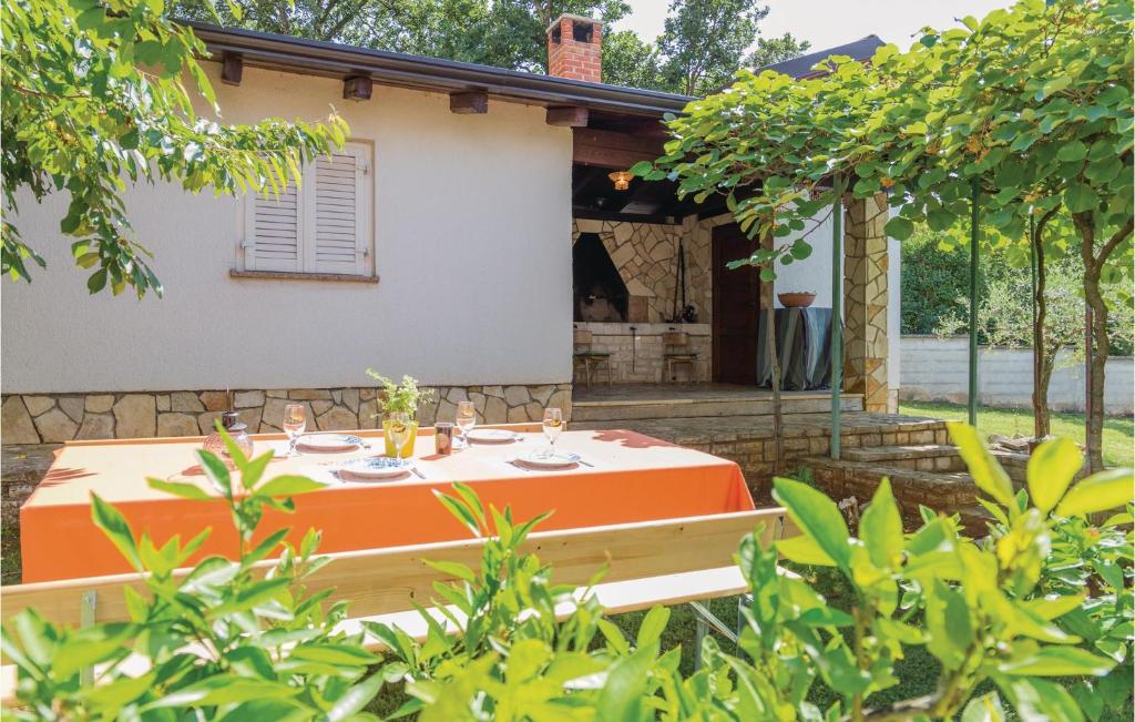 Zahrada ubytování Two-Bedroom Apartment In Radmani