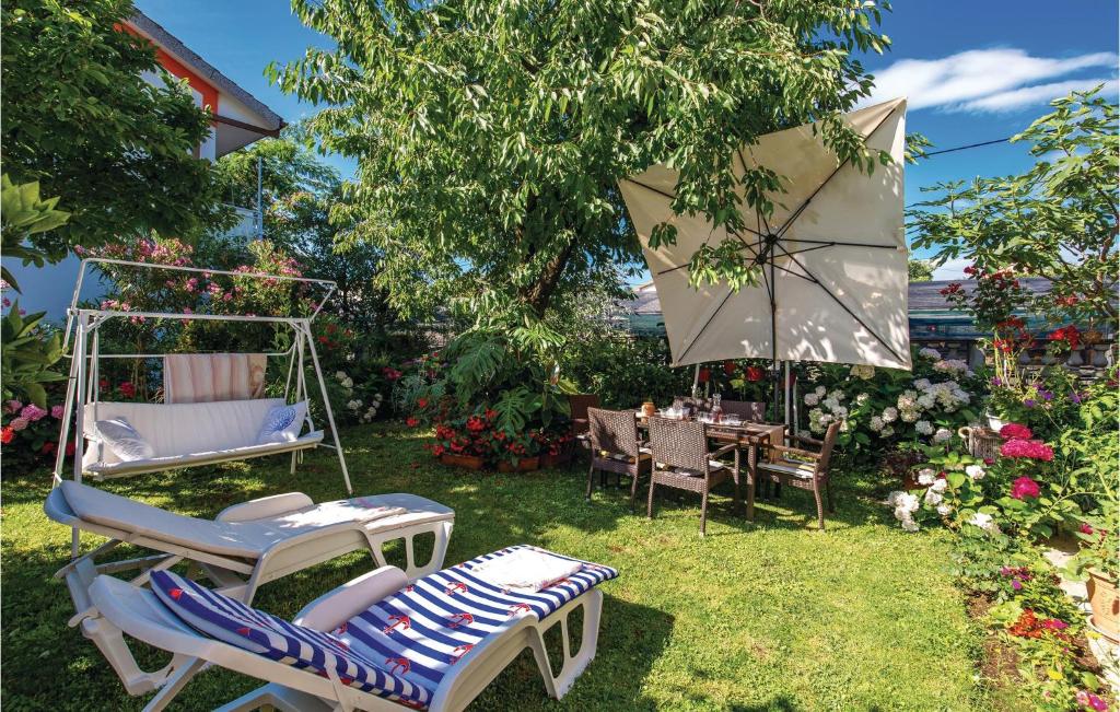 Zahrada ubytování 2 Bedroom Cozy Apartment In Matulji