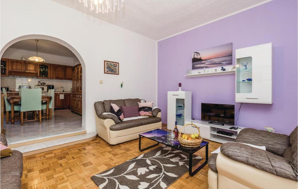 Posezení v ubytování 2 Bedroom Cozy Apartment In Matulji