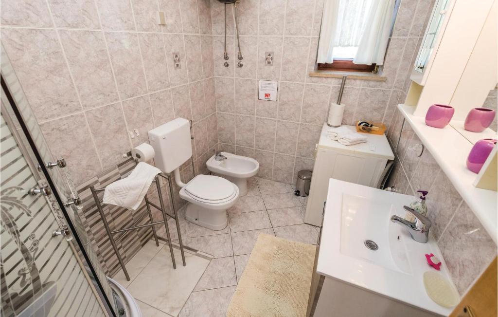 Koupelna v ubytování 2 Bedroom Cozy Apartment In Matulji