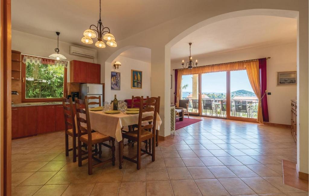 Zdjęcie z galerii obiektu Holiday Home Klarinska Br, Iv w mieście Preko