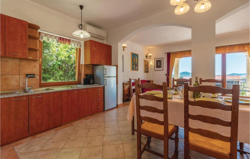 Kuchnia lub aneks kuchenny w obiekcie Holiday Home Klarinska Br, Iv