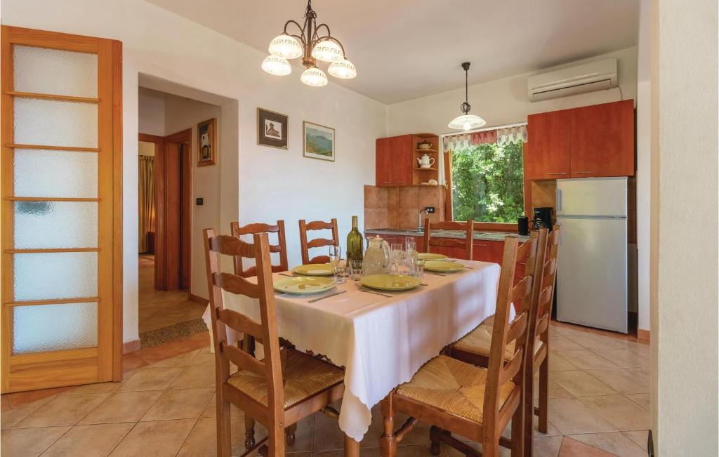 Kuchnia lub aneks kuchenny w obiekcie Holiday Home Klarinska Br, Iv