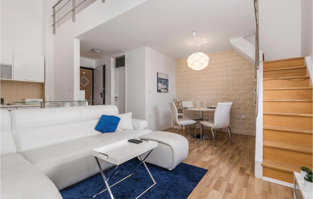 Posedenie v ubytovaní 1 Bedroom Pet Friendly Apartment In Pag