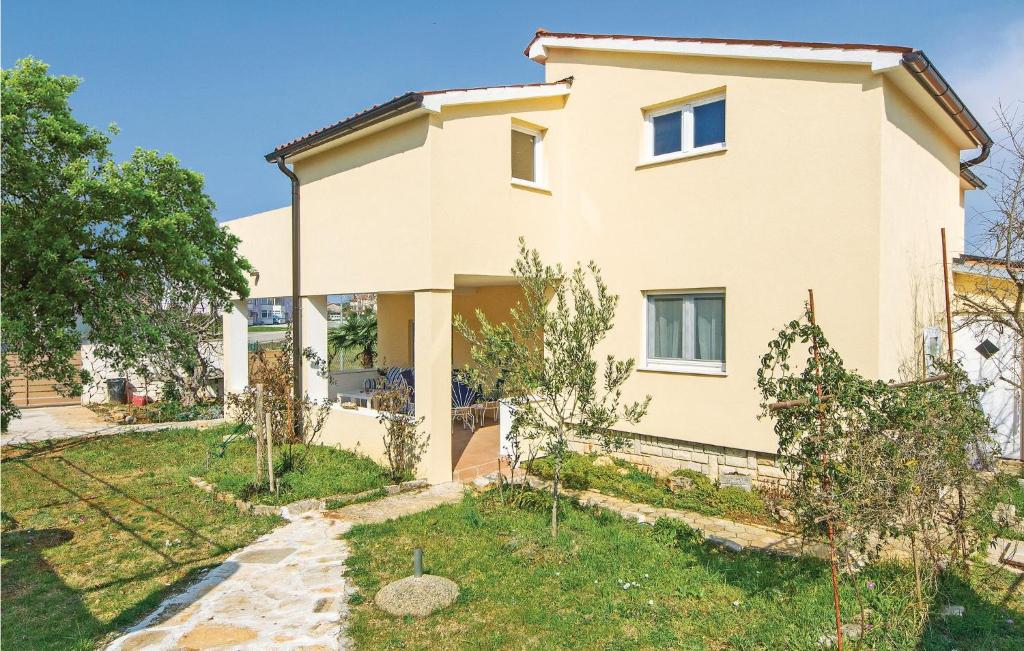 Two-Bedroom Apartment In Fazana