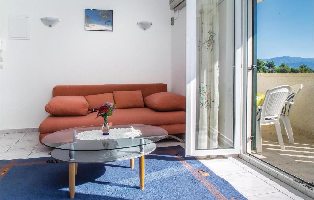 Two-Bedroom Apartment In Supetar