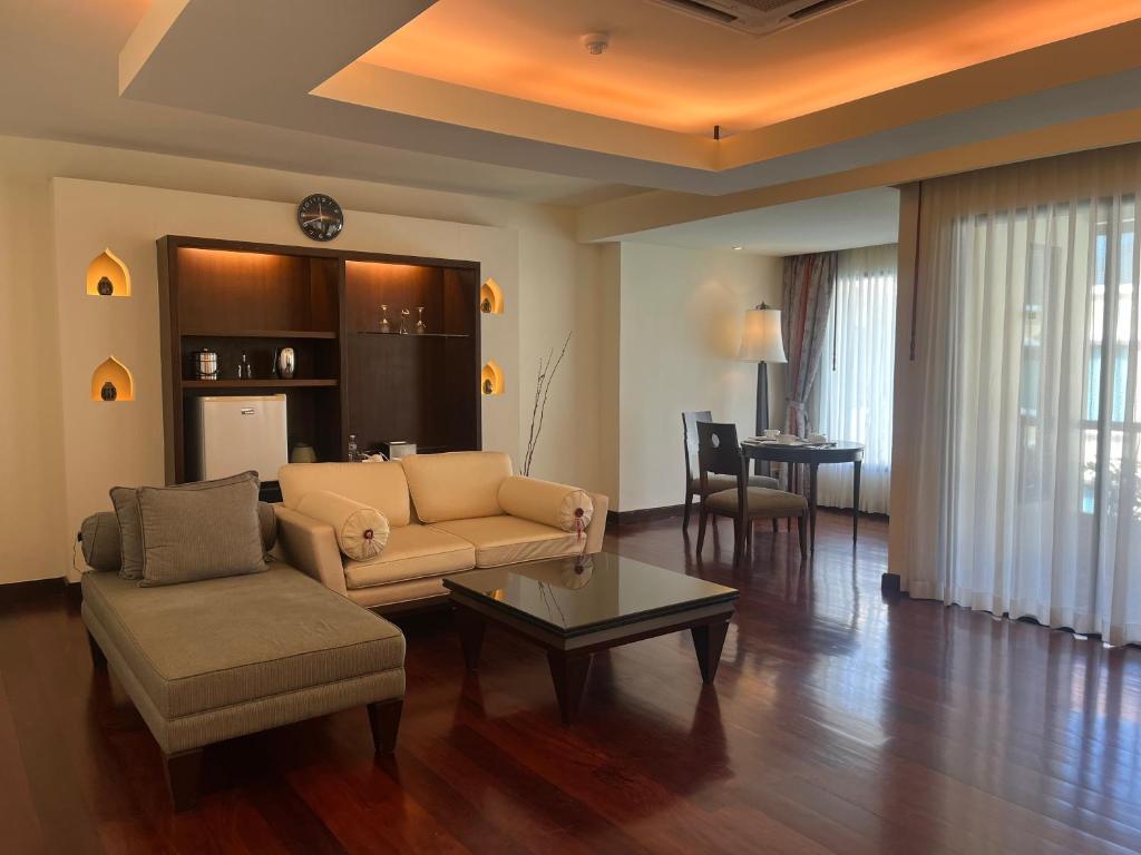 Kuchyň nebo kuchyňský kout v ubytování Patong Paragon Resort & Spa SHA Extra Plus
