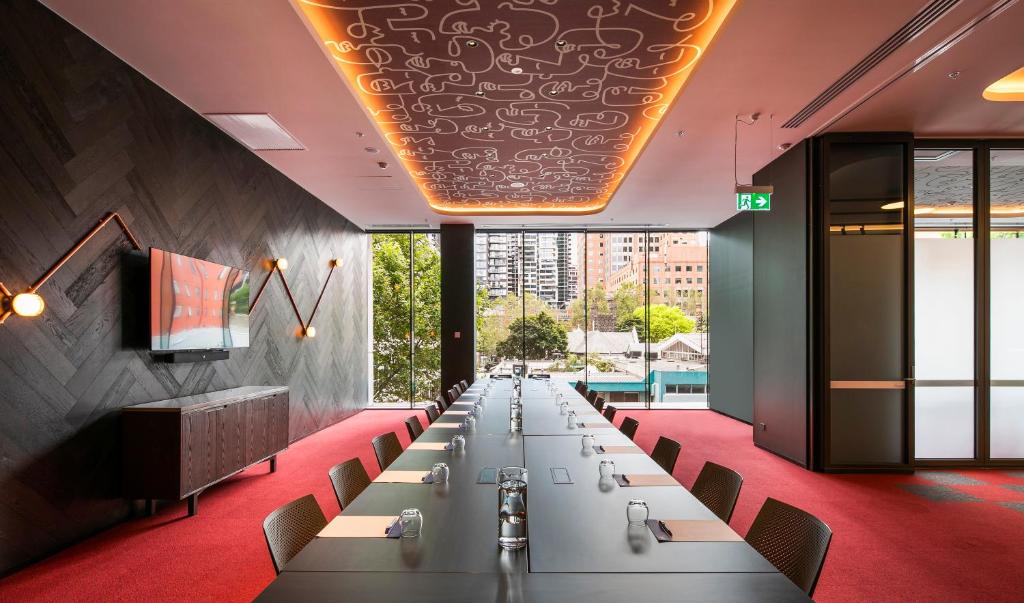 Holiday Inn Express Melbourne Little Collins by IHG - Resim 13