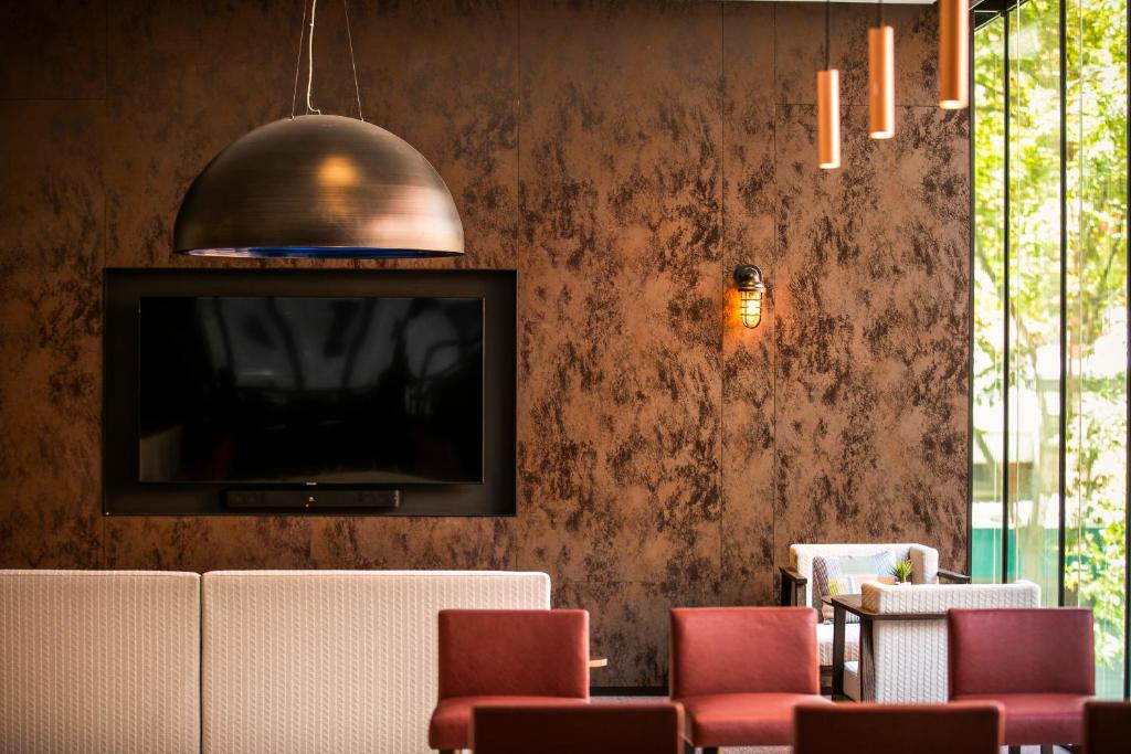 Posezení v ubytování Holiday Inn Express Melbourne Little Collins by IHG