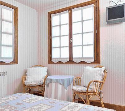 Postel nebo postele na pokoji v ubytování Hostal Lorentxo