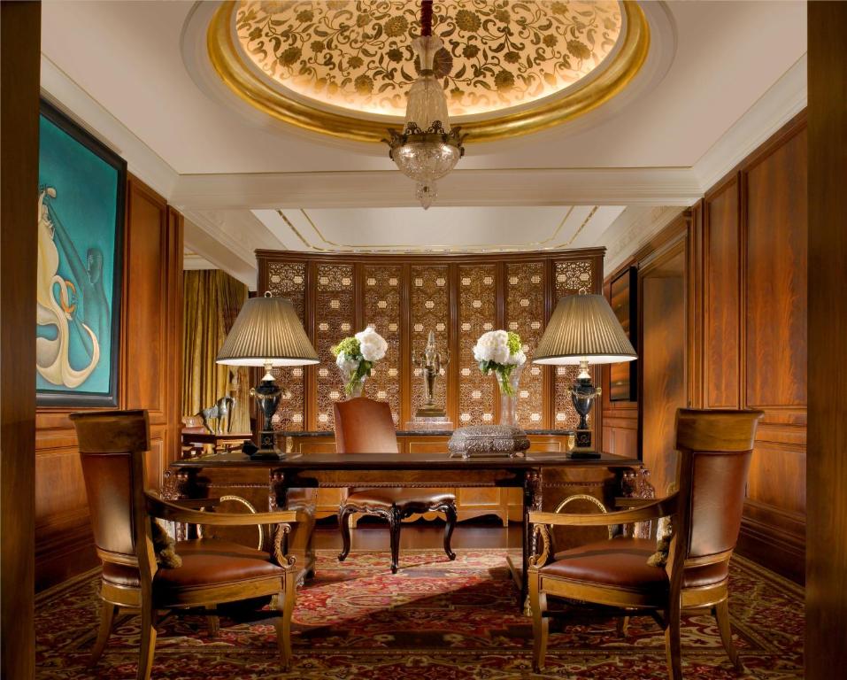 Posezení v ubytování The Leela Palace New Delhi
