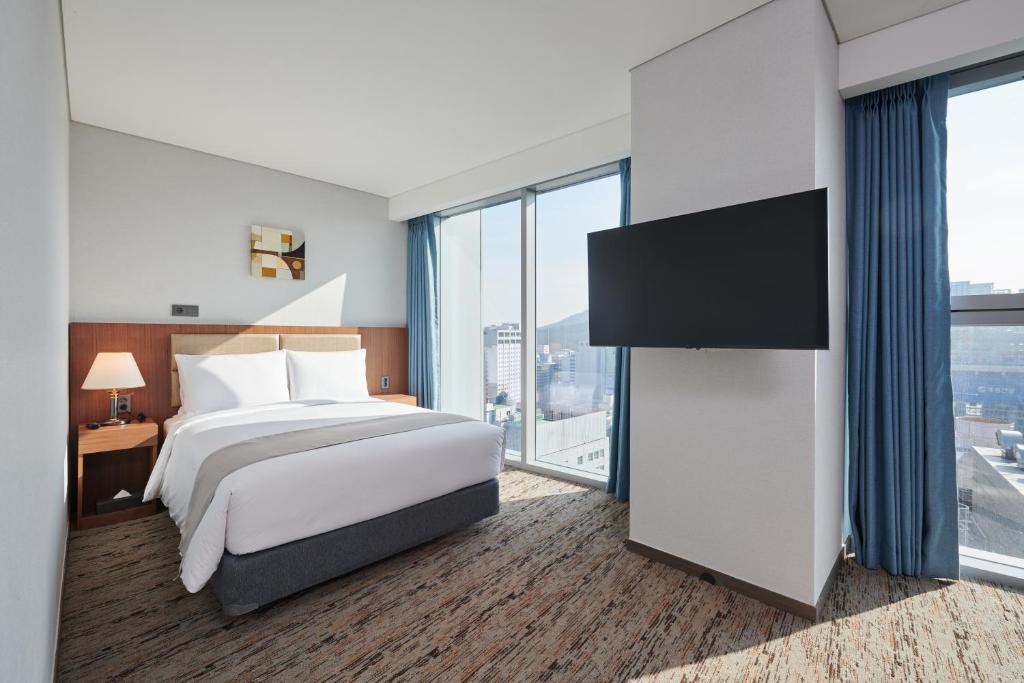Postel nebo postele na pokoji v ubytování Stanford Hotel Myeongdong