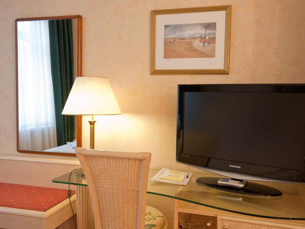 TV a/nebo společenská místnost v ubytování Park-Hotel