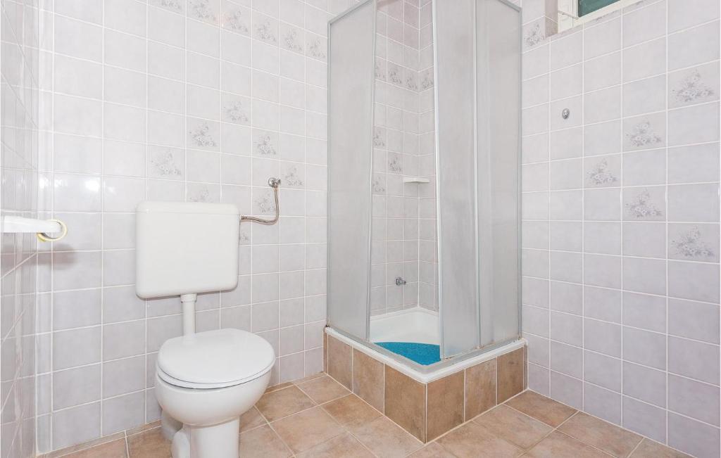 Kúpeľňa v ubytovaní One-Bedroom Apartment In Rogoznica