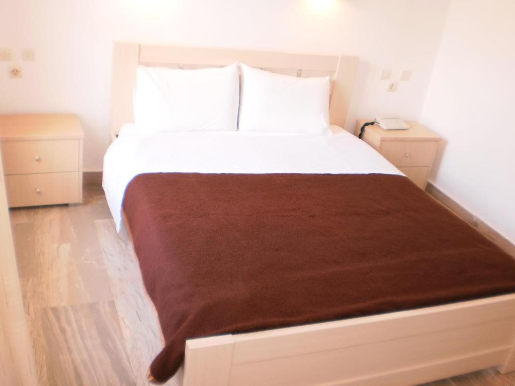 A bed or beds in a room at Oasis
