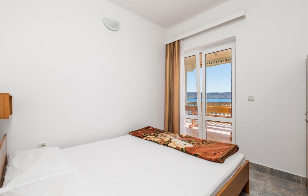 Posteľ alebo postele v izbe v ubytovaní Beautiful Apartment In Prizna With Wifi