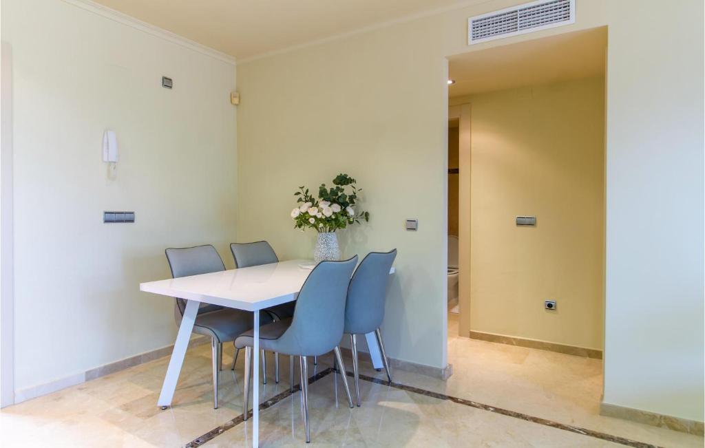 Fotografie z fotogalerie ubytování Amazing Apartment In Los Narejos v destinaci Los Narejos