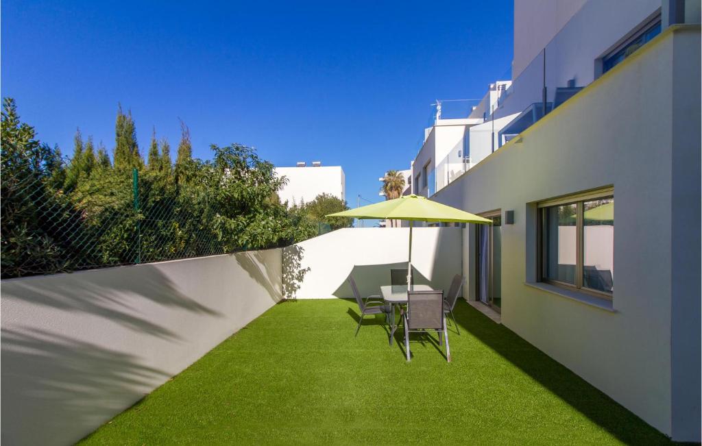 Zahrada ubytování 3 Bedroom Beautiful Apartment In Denia