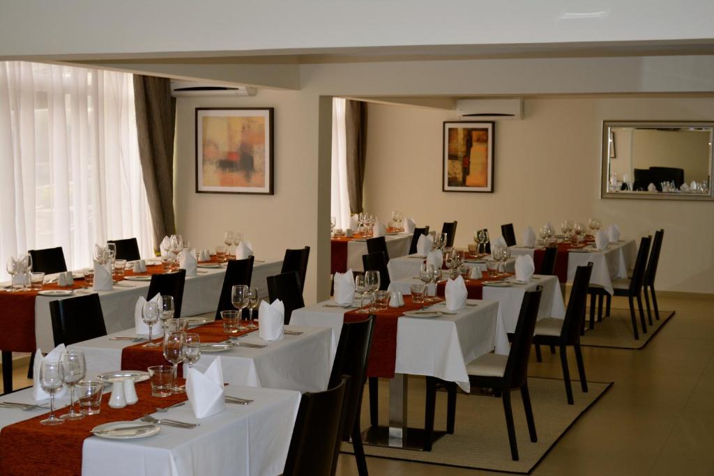 Restaurace v ubytování New Brookfields Hotel