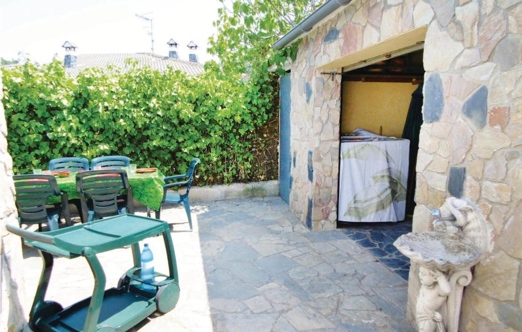 Patio nebo venkovní prostory v ubytování 3 Bedroom Amazing Home In Vidreres