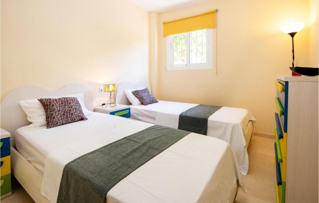 Posteľ alebo postele v izbe v ubytovaní Awesome Apartment In Elviria With Wifi