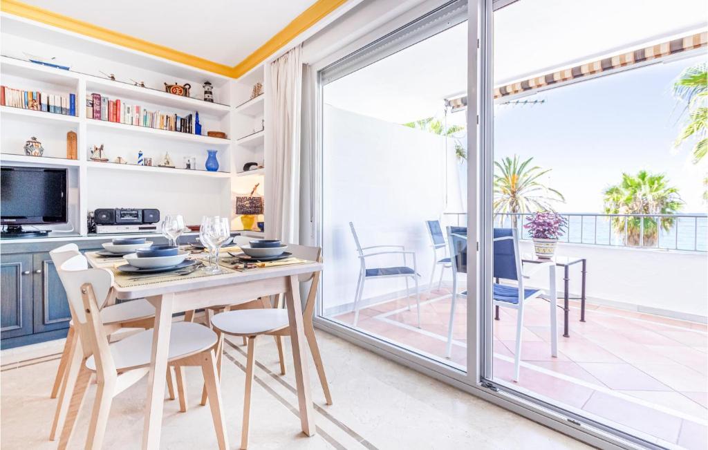 a kitchen and dining room with a table and chairs at Stunning Apartment In La Herradura-almuecar With Kitchen in La Herradura