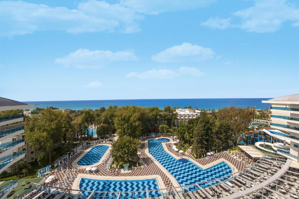 Bazén v ubytování Botanik Platinum Hotel nebo v jeho okolí