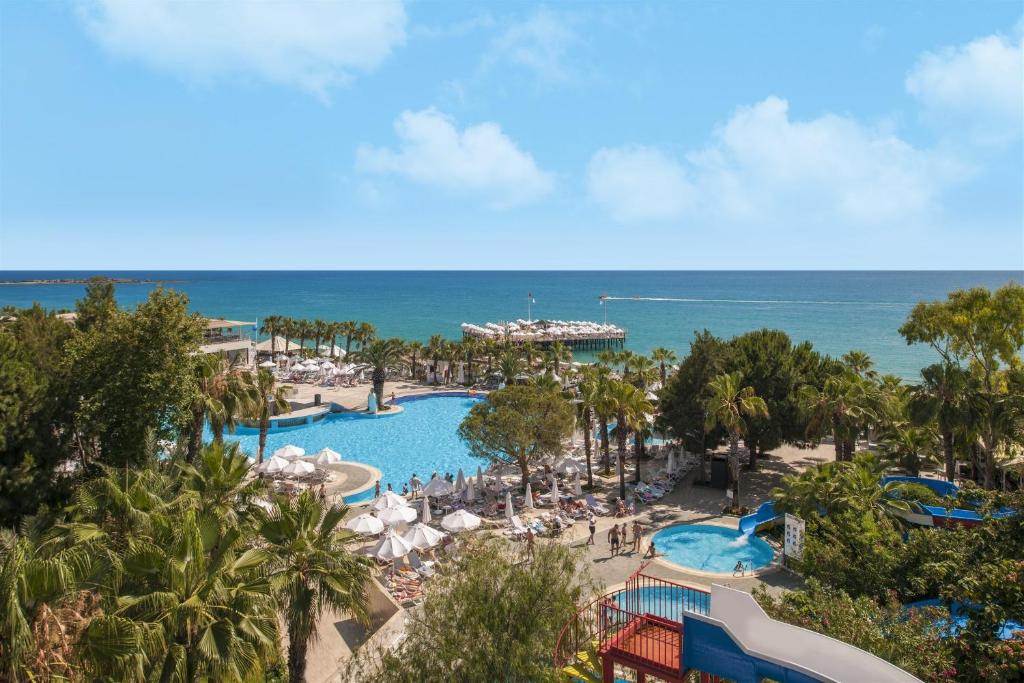 Bazén v ubytování Botanik Platinum Hotel nebo v jeho okolí