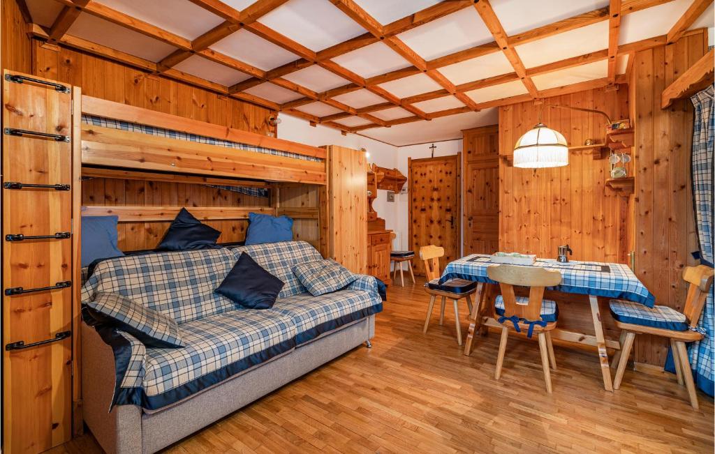 Część wypoczynkowa w obiekcie Cozy Apartment In Ayas With Kitchenette