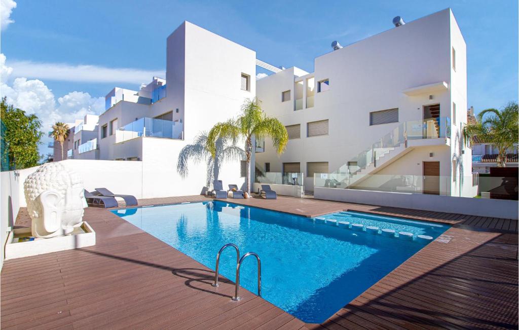- une piscine en face d'une maison dans l'établissement Stunning Apartment In Denia With Kitchen, à Dénia