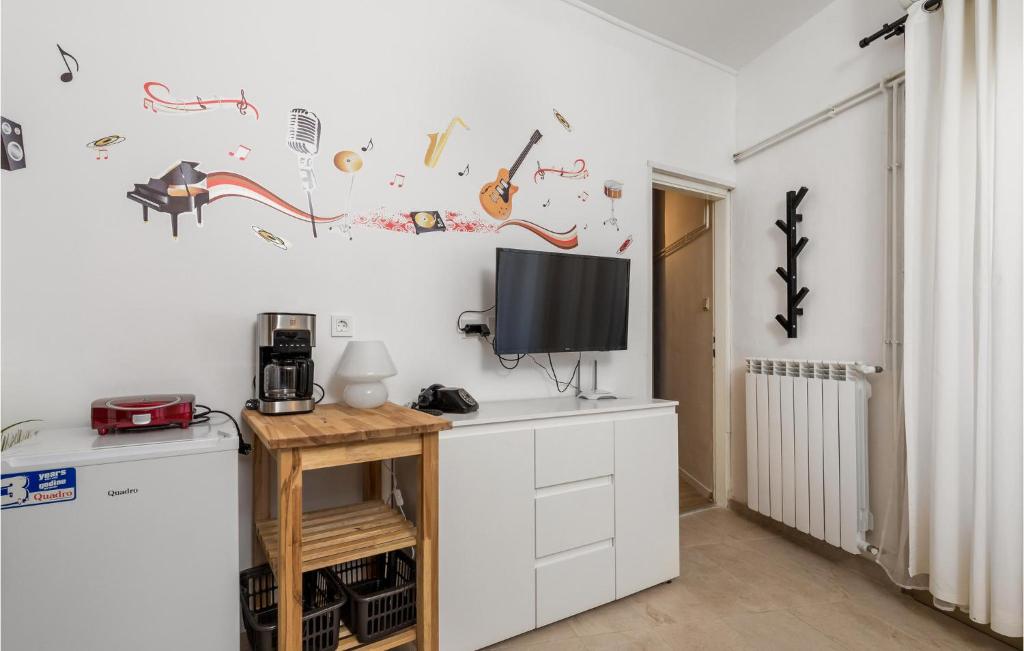 Kuchyň nebo kuchyňský kout v ubytování 1 Bedroom Stunning Apartment In Rijeka